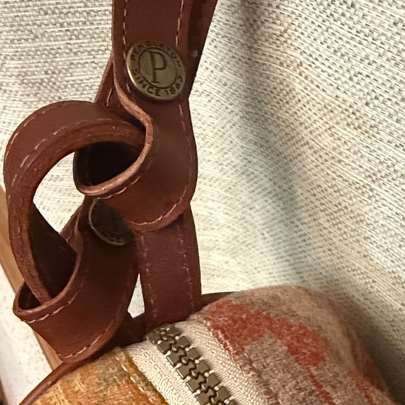 Classic Pendleton Brown and Tan Women's Bag - Picture 4 of 15